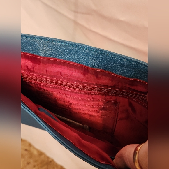 Sukriti Hummingbird Floral Leather Crossbody/Clutch - Picture 6 of 10